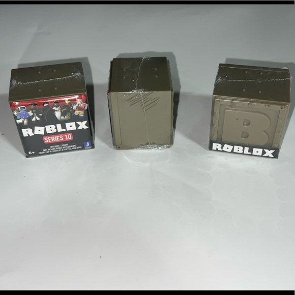 ROBLOX Action Figure Collect Series 10 Mystery Box Cube Mini Figure Virtual Code - Picture 10 of 11